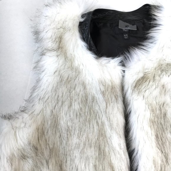 MOSSIMO Faux Fur white grey Plush Vest NWOT - Picture 3 of 13